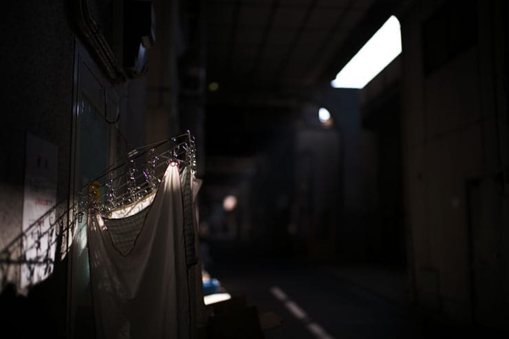 Leica ノクティルックスM F1.2/35mm ASPH.作例：光が差し込む場所にあった洗濯物