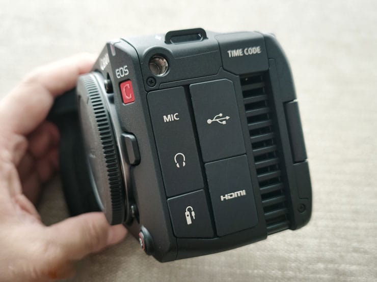 Canon EOS C50本体:左側面