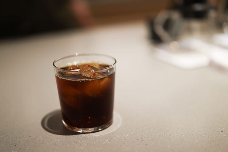 Canon EOS C50作例:テーブルの上のコーヒー