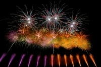 花火撮影の楽しみ方 [準備編] × 写真家 金武武 | プロカメラマンが解説する必要機材と準備のポイント イメージ