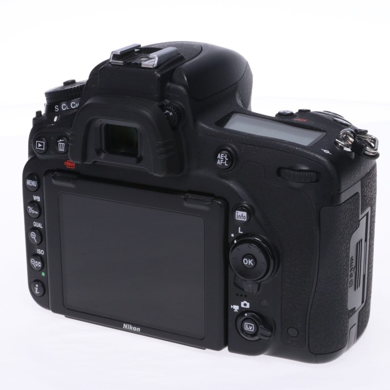 D750