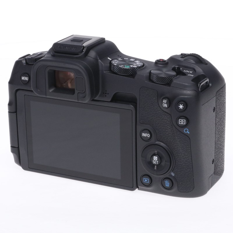 EOS R8