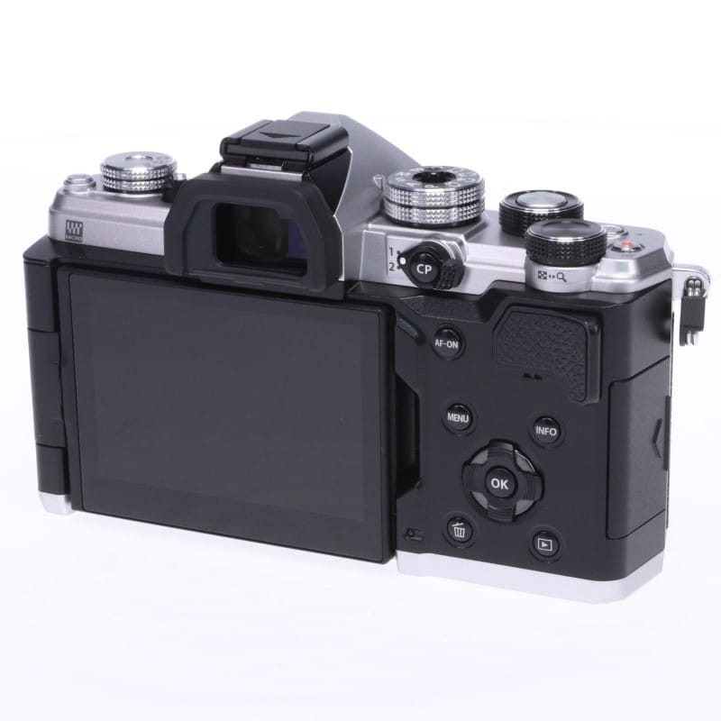OM SYSTEM OM-3 ボディー シルバー