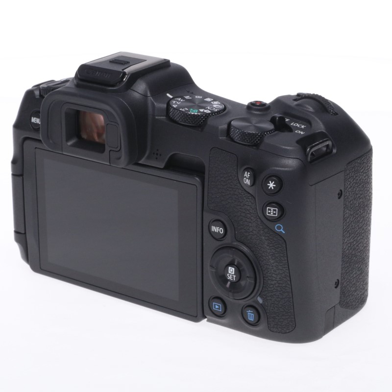 EOS R8