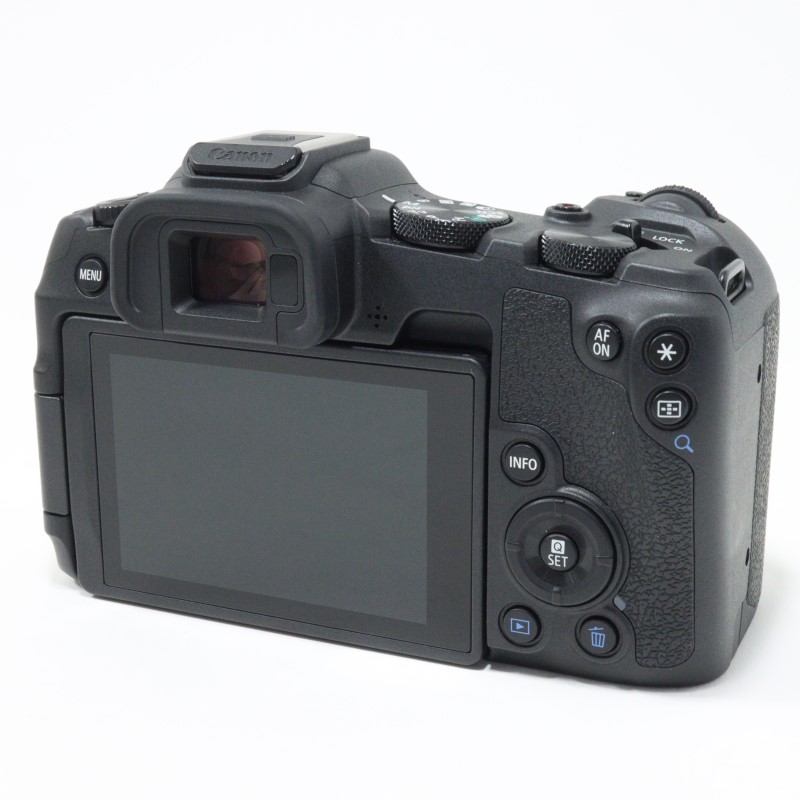 EOS R8