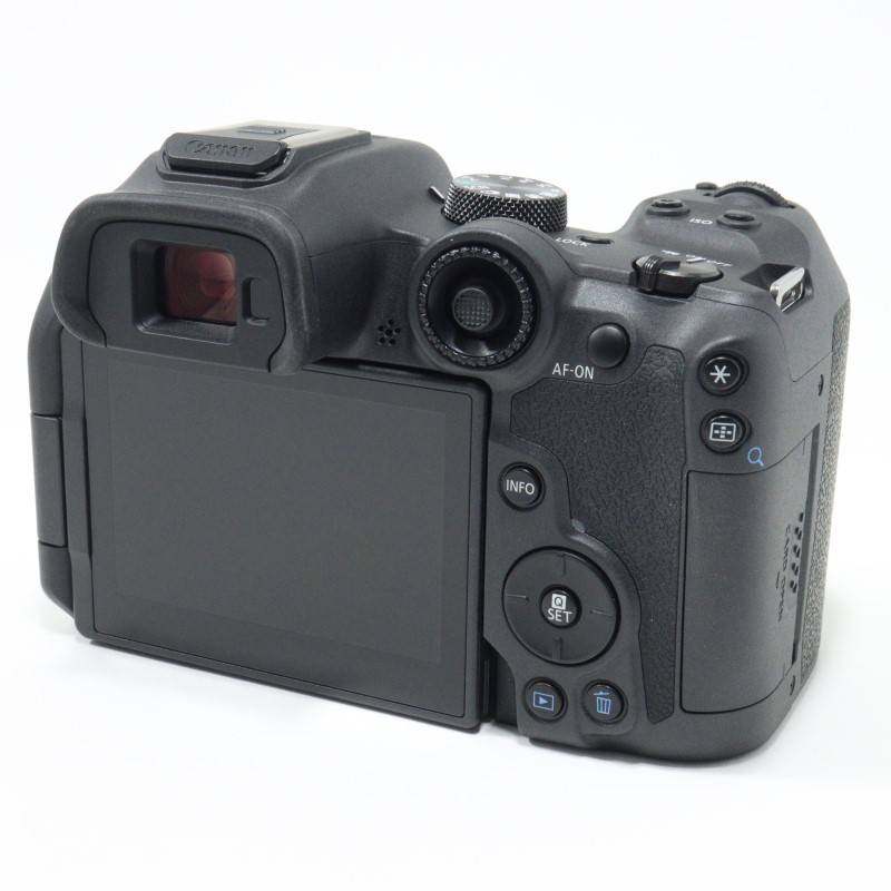 EOS R7