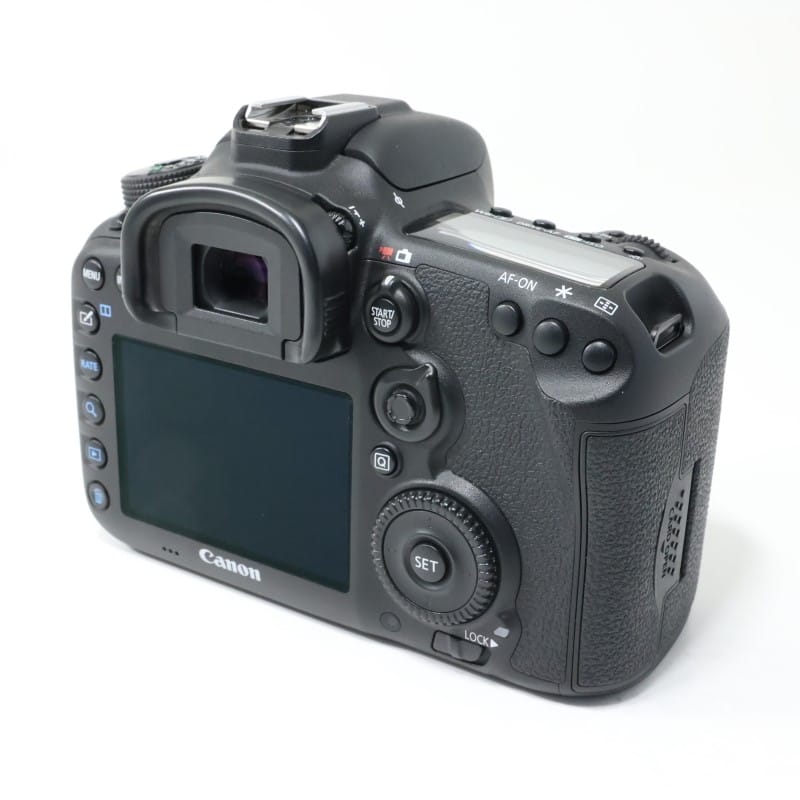 EOS 7D Mark II ボディー