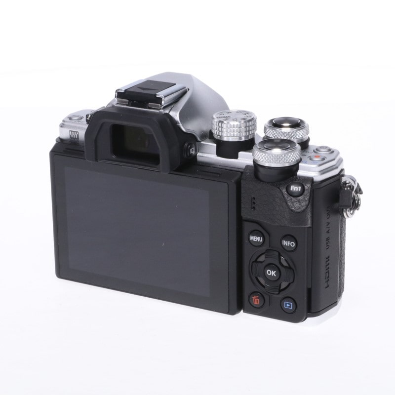 OLYMPUS／OM SYSTEM (オリンパス／オーエムシステム) OM-D E-M10 MarkII ボディ シルバー （C2120170647510）｜ミラーレスカメラ (Mirrorless Cameras)｜中古｜フジヤカメラネットショップ