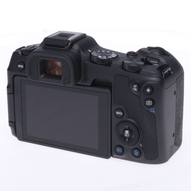 EOS R8