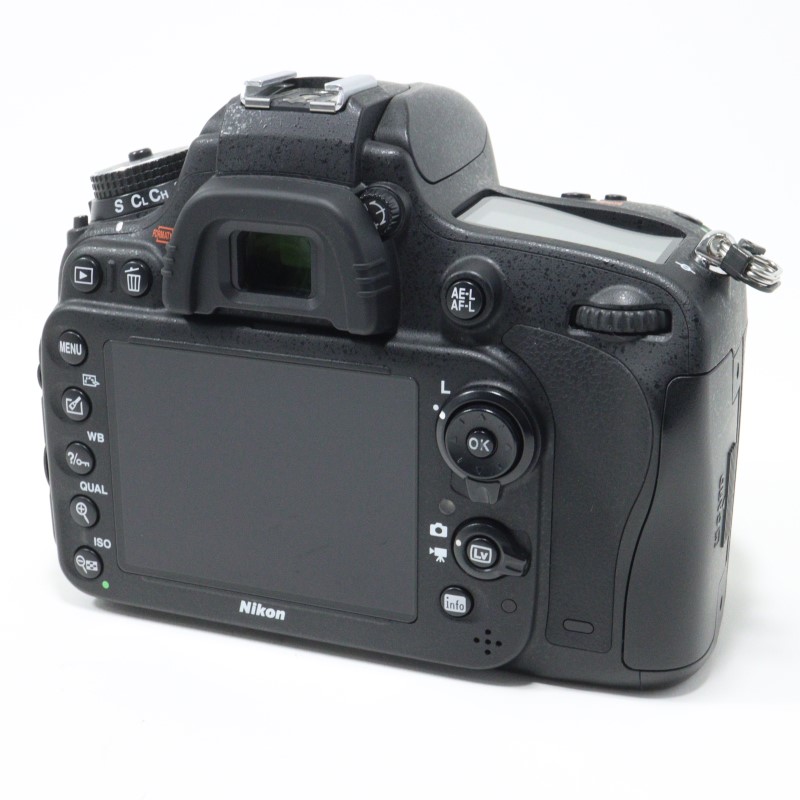 D600