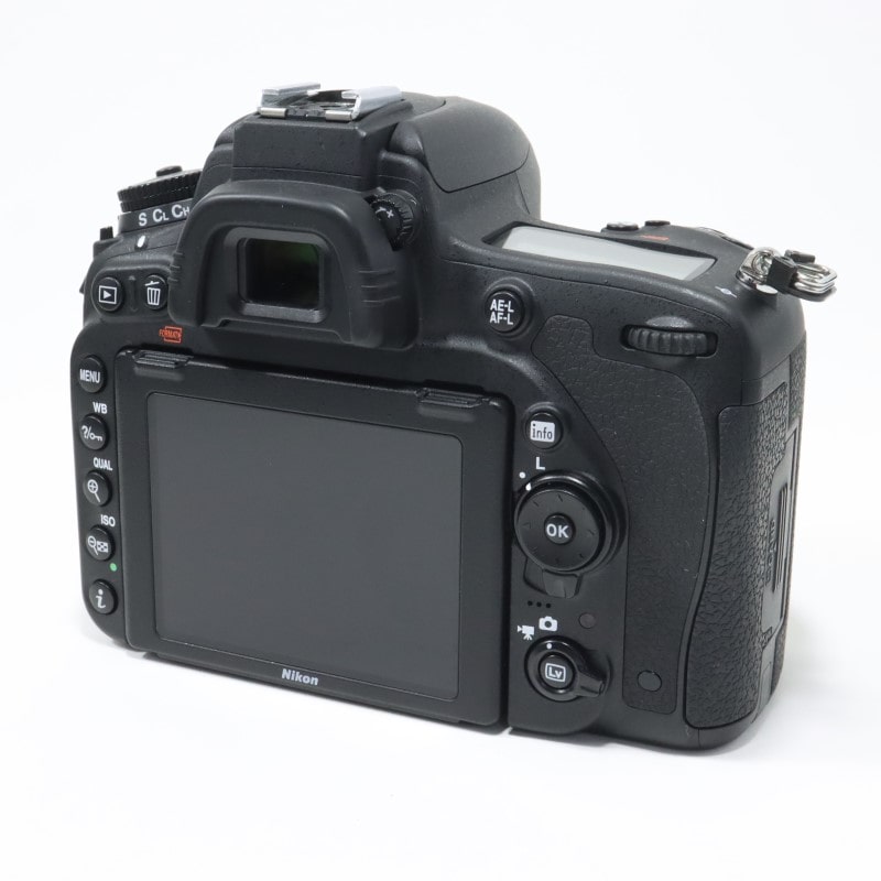 D750