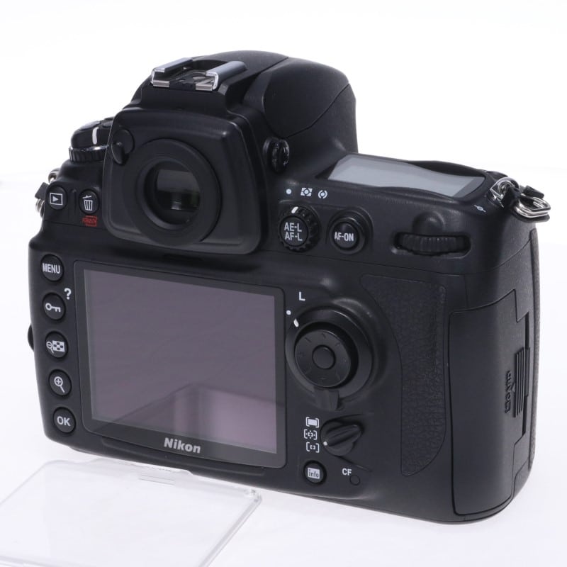 D700