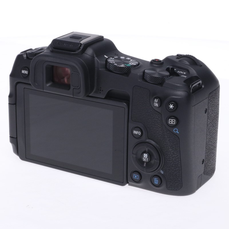 EOS R8