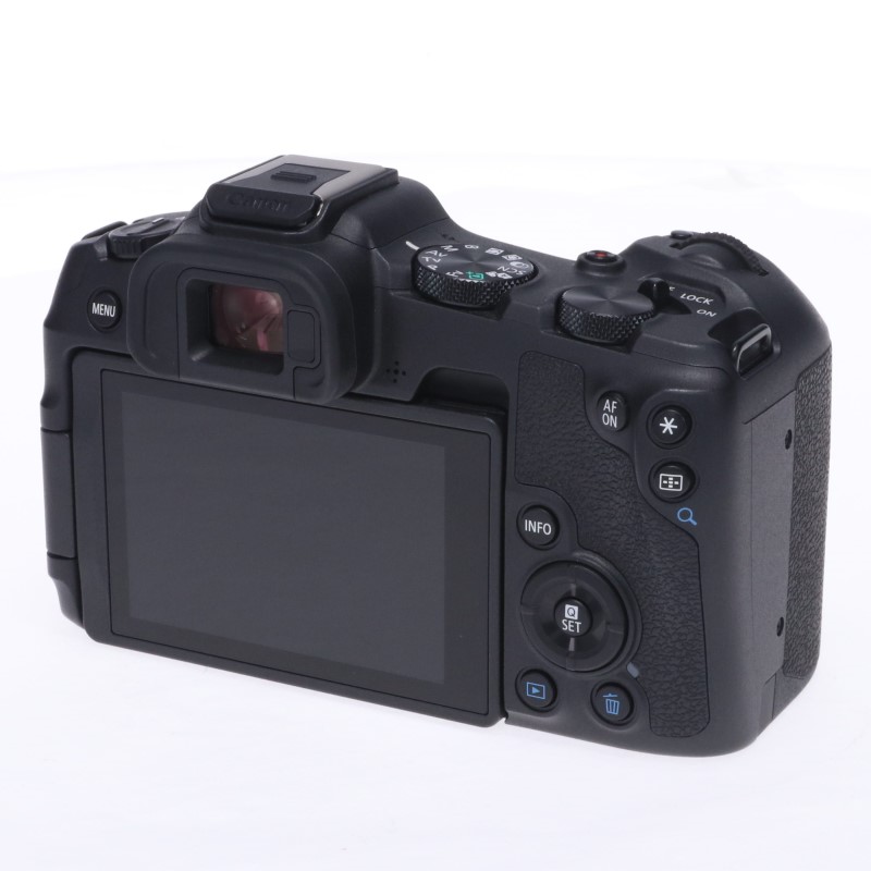 EOS R8