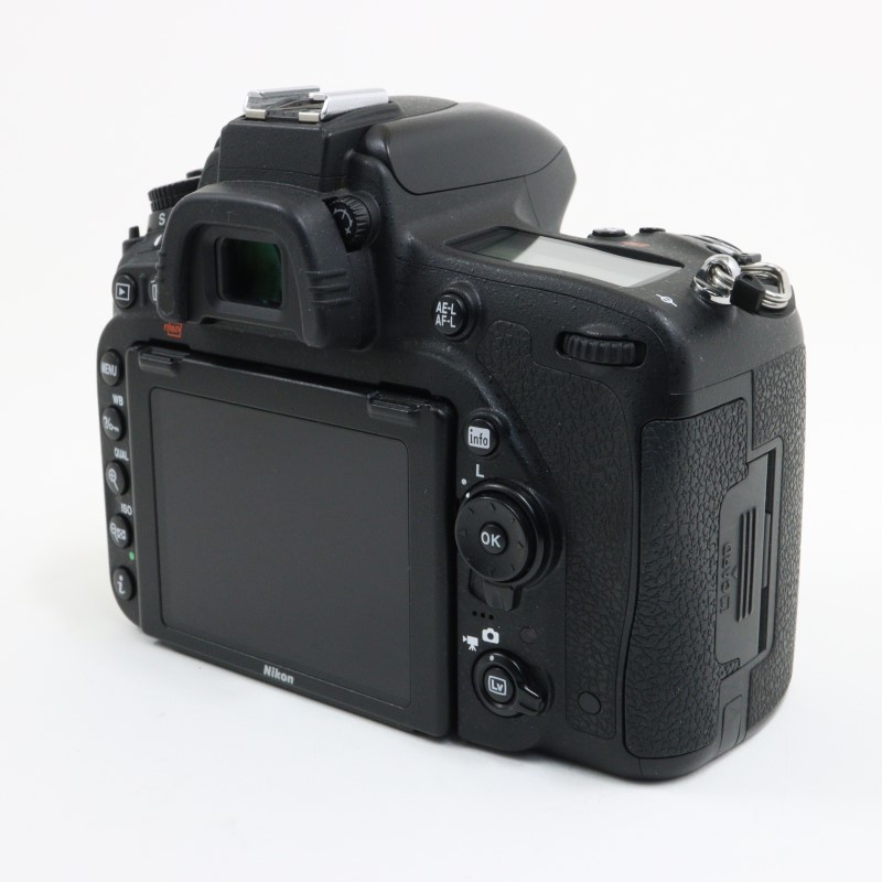 D750
