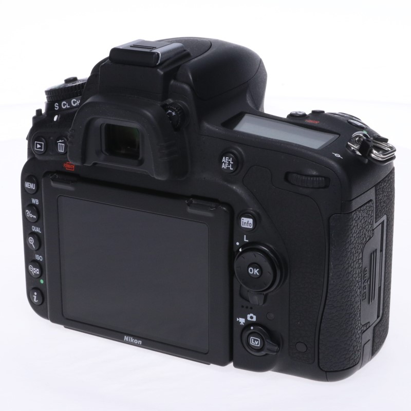 D750