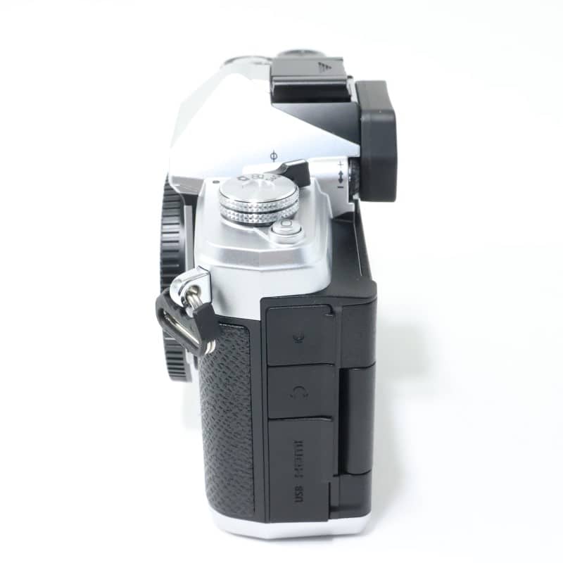 OM SYSTEM OM-3 ボディー シルバー