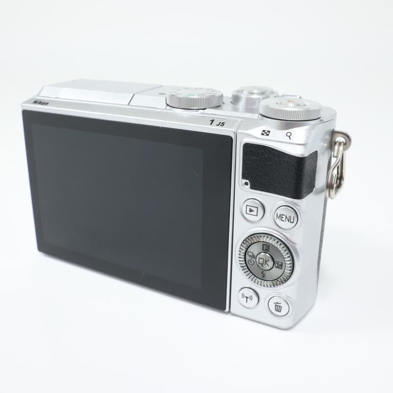 Nikon 1 J5 ボディ シルバー