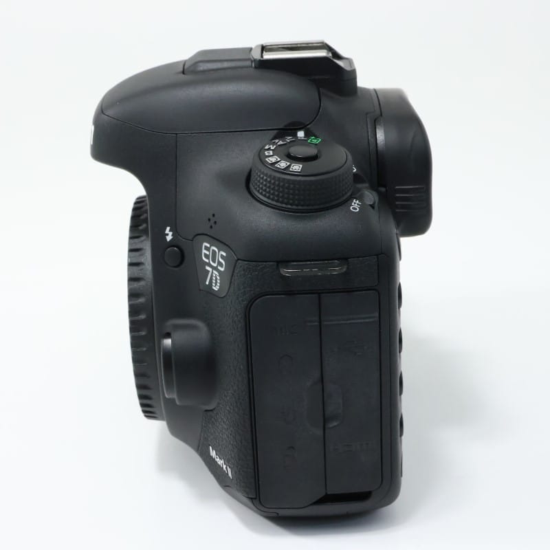 EOS 7D Mark II ボディー