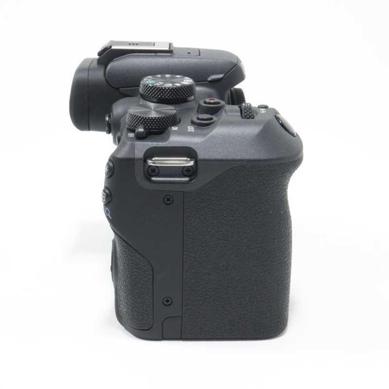EOS R10