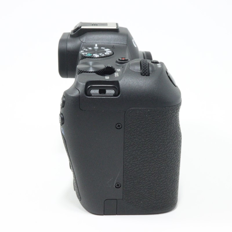 EOS R8