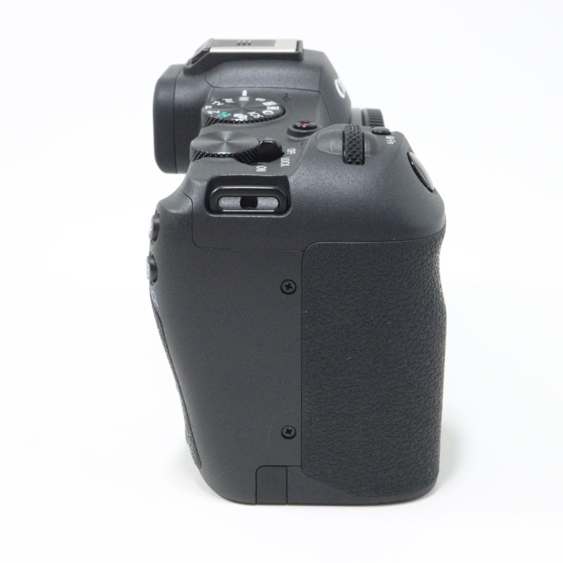 EOS R8