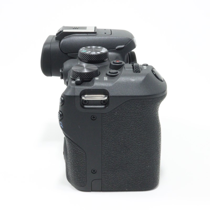 EOS R10