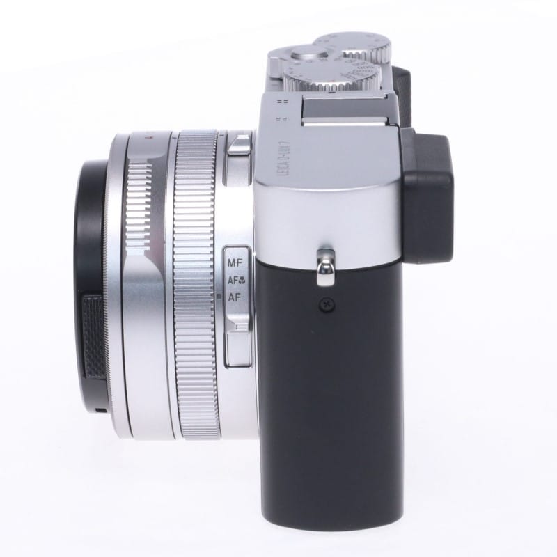 D-LUX7