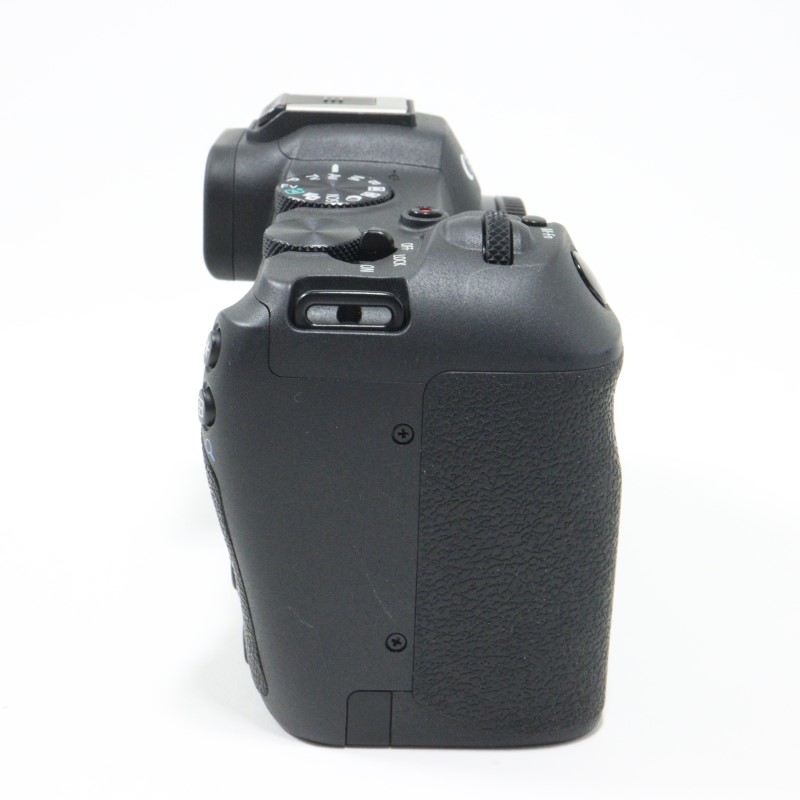 EOS R8