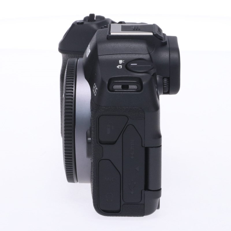 EOS R8