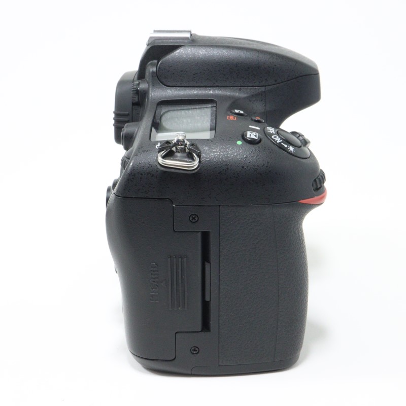 D600
