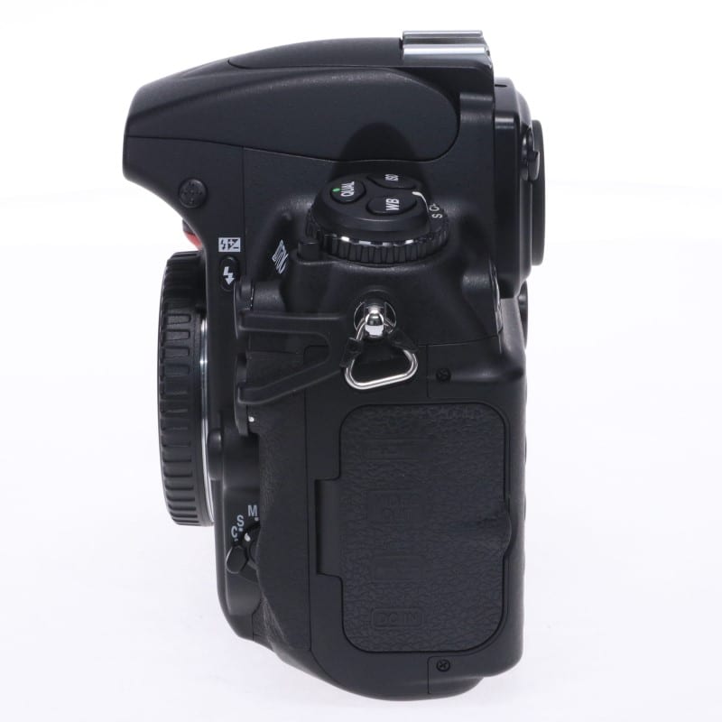D700