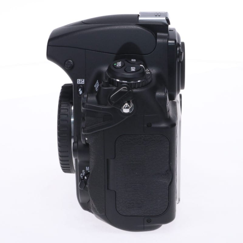 D700
