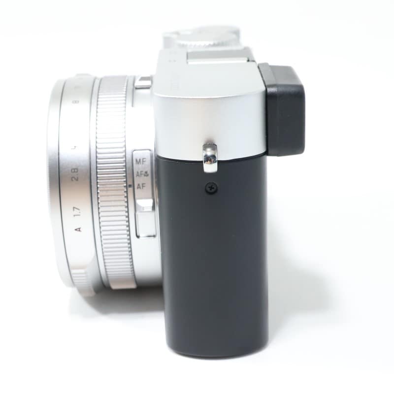 D-LUX7