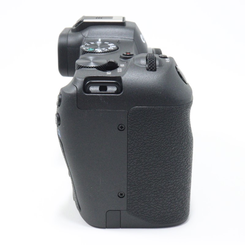 EOS R8
