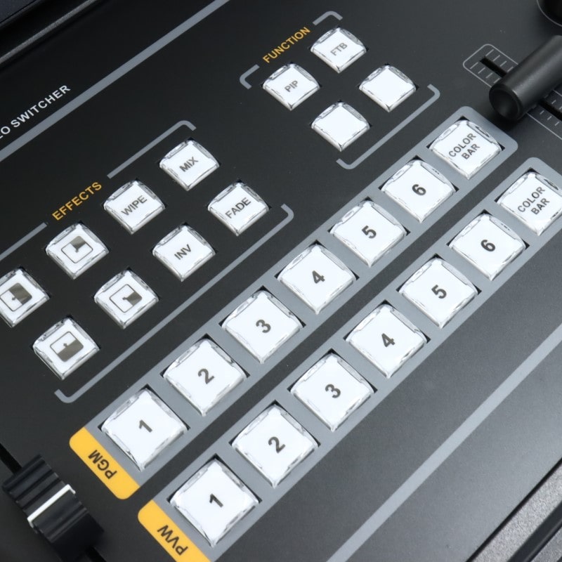 PVS0613 [13.3インチディスプレイ一体型スケーラー搭載6入力ポータブルマルチスイッチャー]