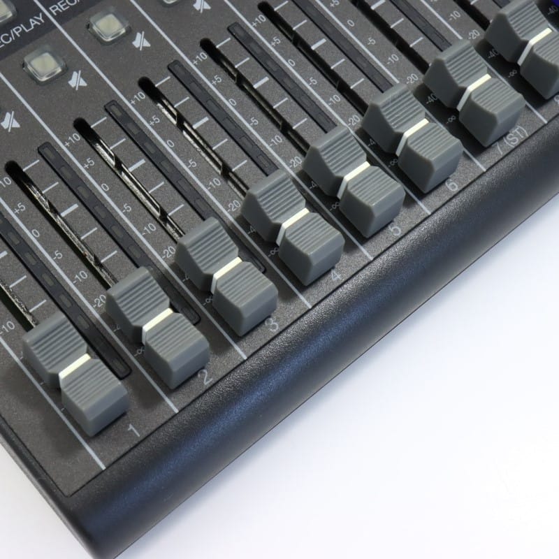 LiveTrak L-8 [デジタルミキサー/レコーダー]