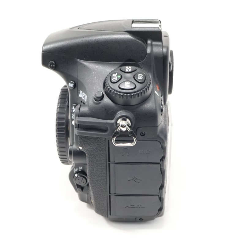 D810