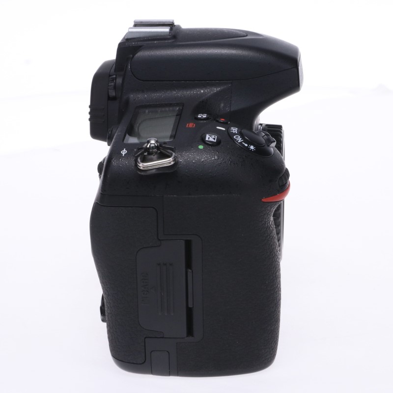 D750