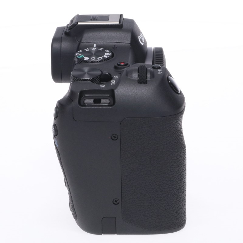 EOS R8