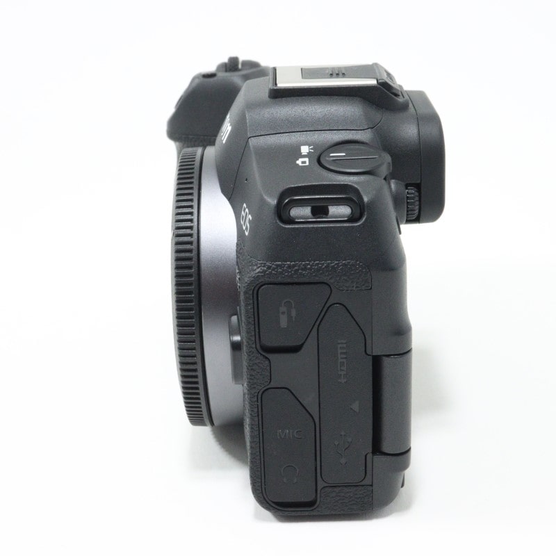 EOS R8
