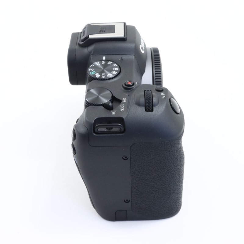 EOS R8