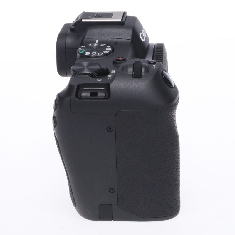 EOS R8