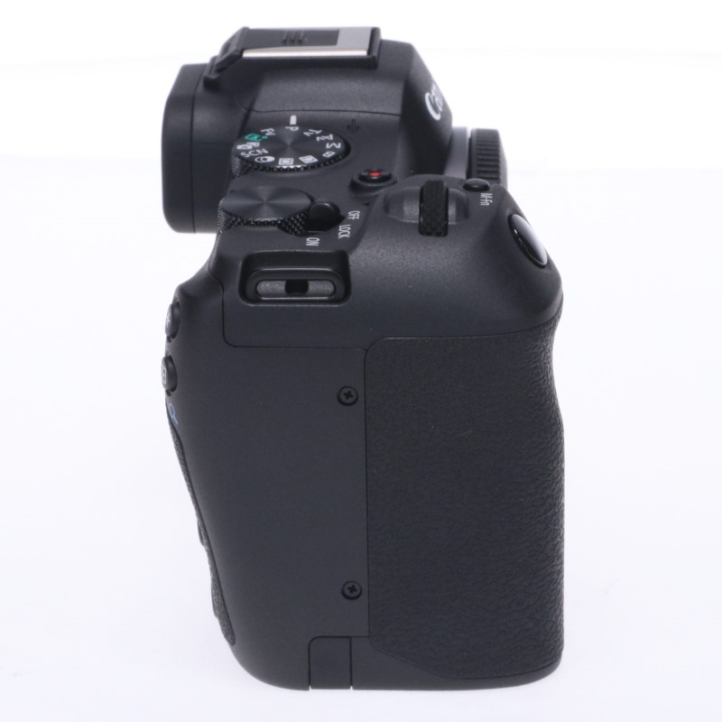 EOS R8
