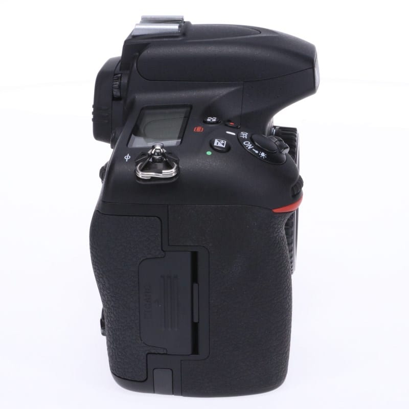 Nikon D750 ボディ AB-ランク 中古｜フジヤカメラ