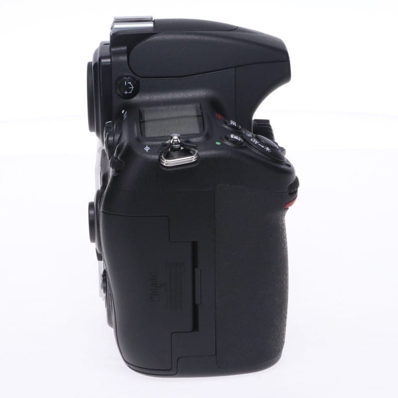 D700