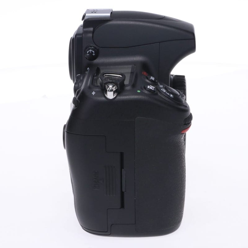 D700
