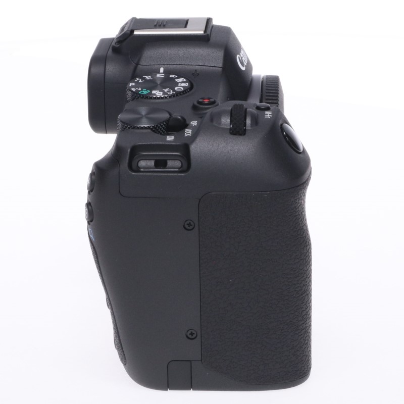 EOS R8
