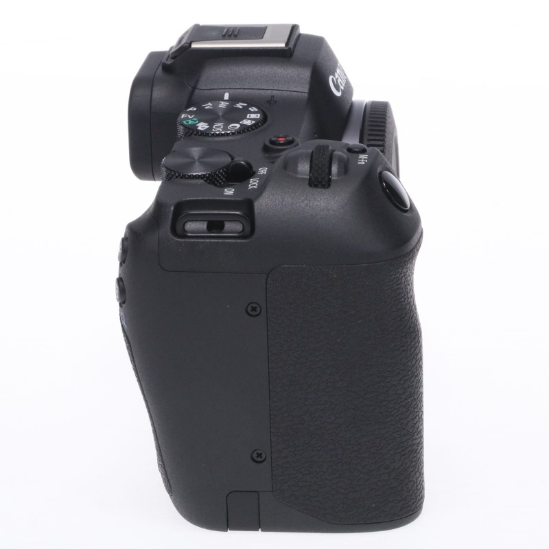 EOS R8