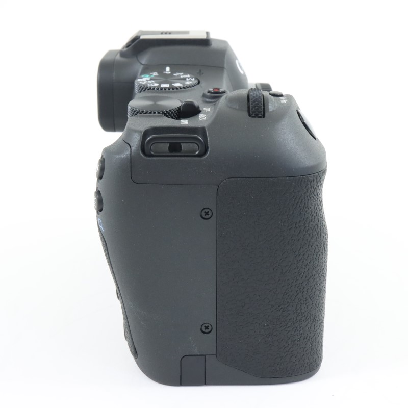 EOS R8